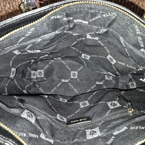 Anne Klein with change purse new w/o tag - Picture 2 of 2